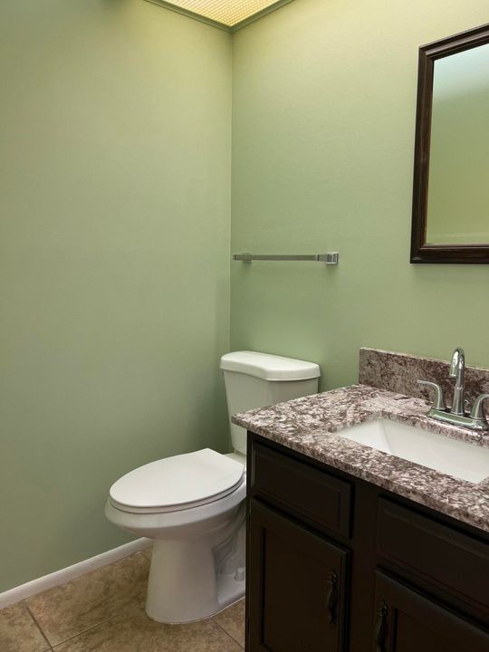 Active With Contract: $1,350 (1 beds, 1 baths, 800 Square Feet)