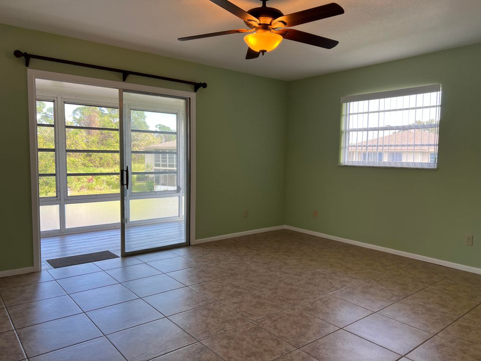 Active With Contract: $1,350 (1 beds, 1 baths, 800 Square Feet)