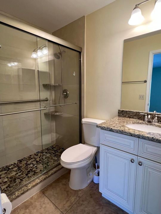 Active With Contract: $1,350 (1 beds, 1 baths, 800 Square Feet)