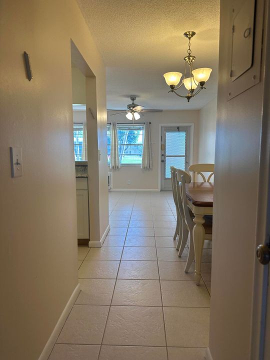 Active With Contract: $1,250 (1 beds, 1 baths, 532 Square Feet)