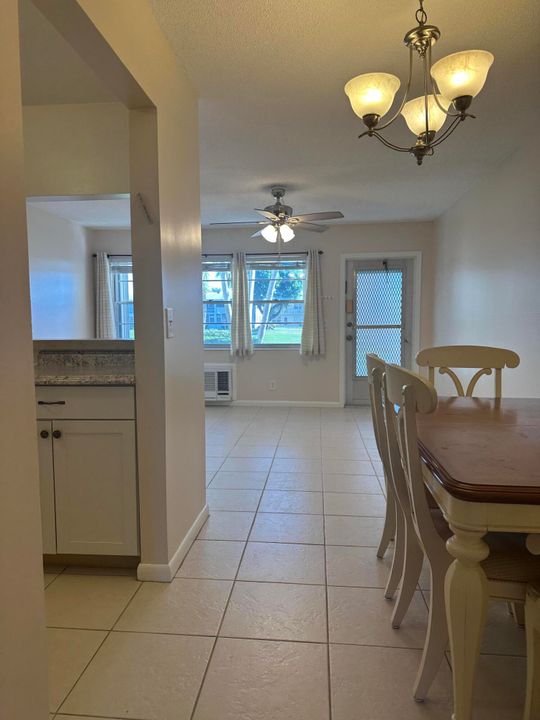 Active With Contract: $1,250 (1 beds, 1 baths, 532 Square Feet)