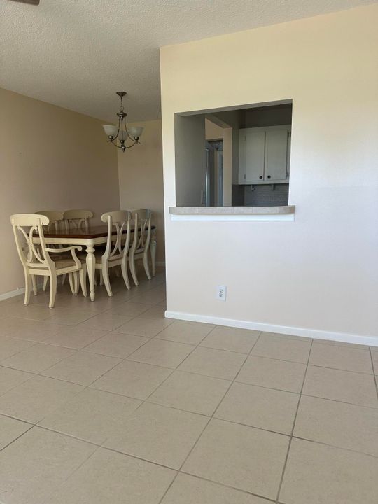 Active With Contract: $1,250 (1 beds, 1 baths, 532 Square Feet)