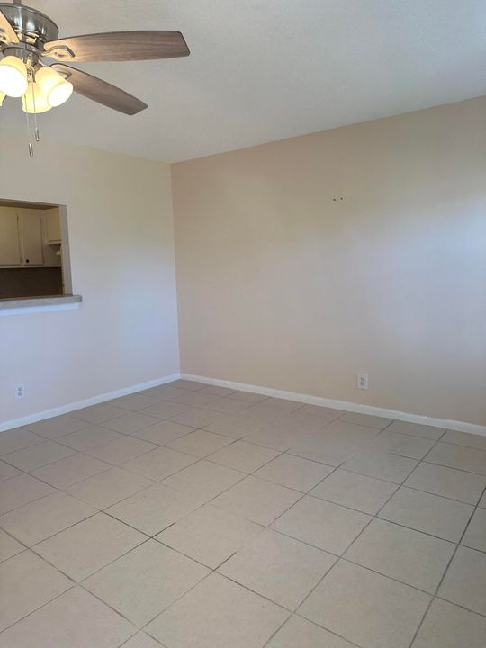 Active With Contract: $1,250 (1 beds, 1 baths, 532 Square Feet)