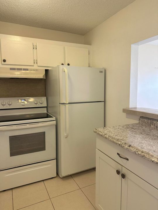 Active With Contract: $1,250 (1 beds, 1 baths, 532 Square Feet)