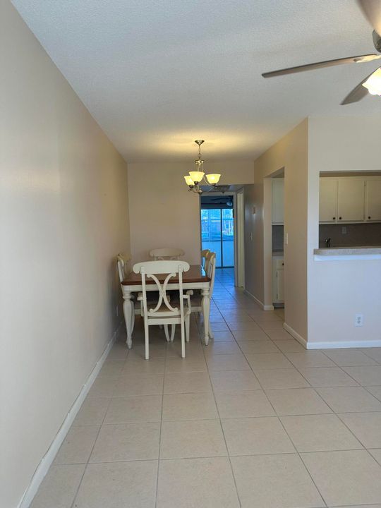 Active With Contract: $1,250 (1 beds, 1 baths, 532 Square Feet)