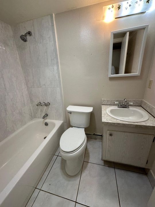 For Rent: $2,000 (2 beds, 2 baths, 820 Square Feet)