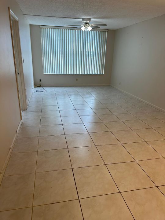 For Rent: $2,000 (2 beds, 2 baths, 820 Square Feet)