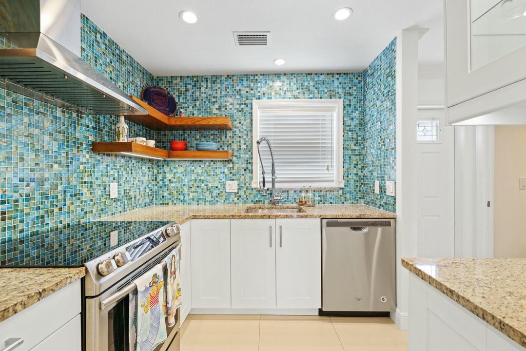 For Sale: $875,000 (2 beds, 2 baths, 1152 Square Feet)