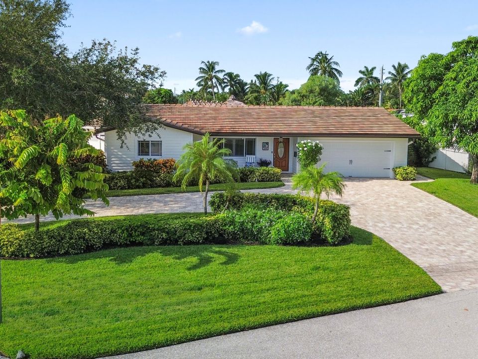 For Sale: $1,199,000 (3 beds, 2 baths, 1920 Square Feet)