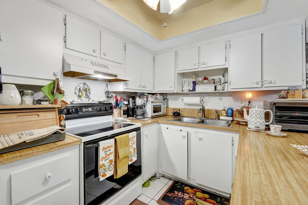 For Sale: $274,900 (2 beds, 2 baths, 1475 Square Feet)