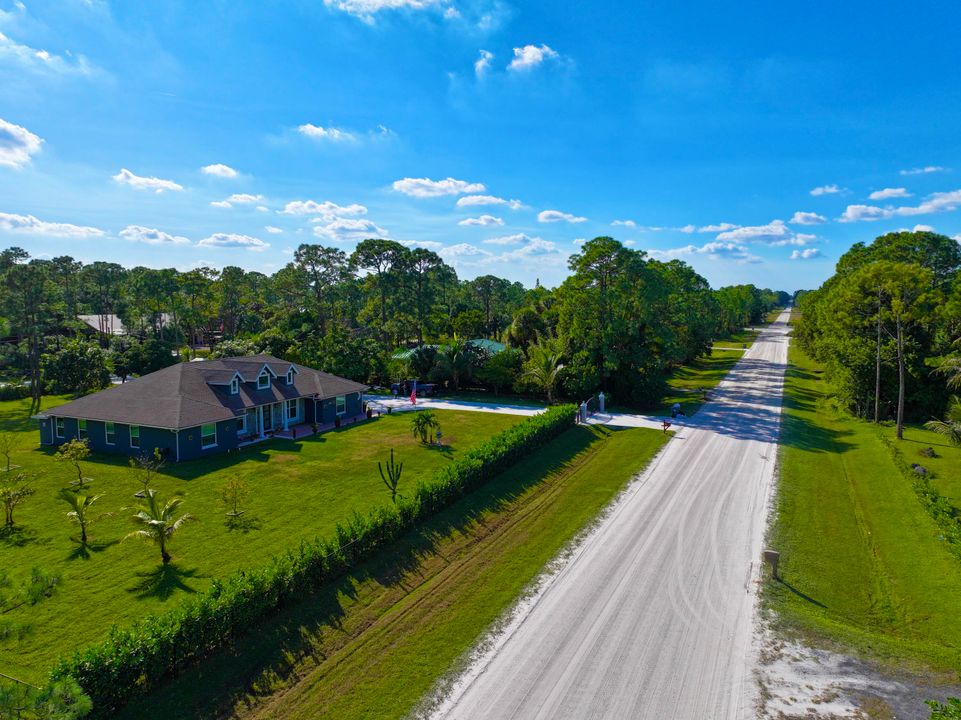 For Sale: $750,000 (4 beds, 2 baths, 2330 Square Feet)