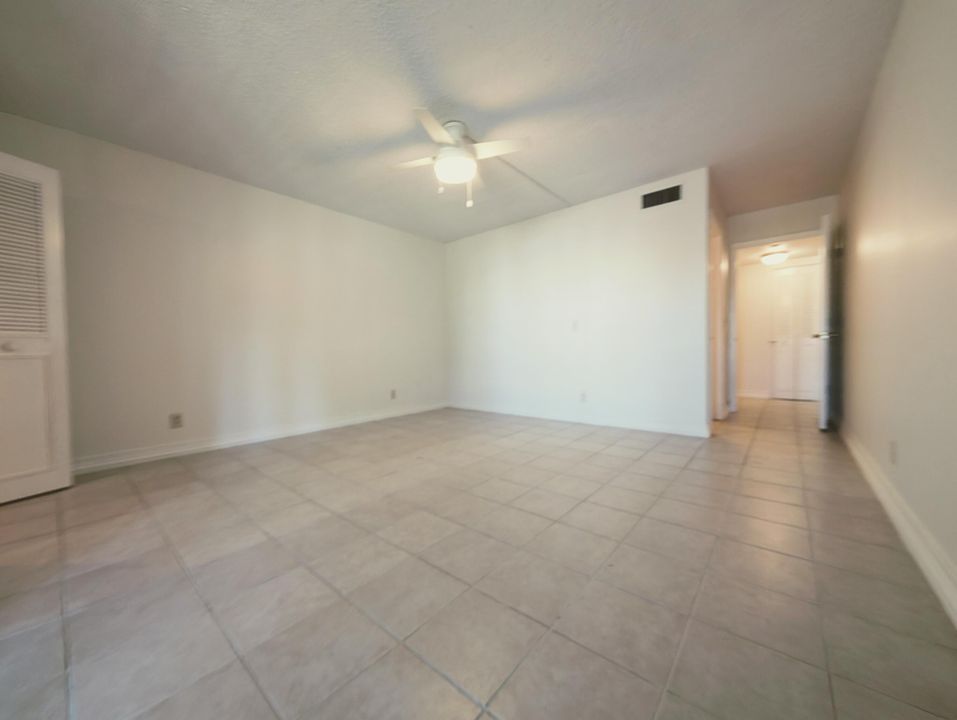 For Sale: $129,900 (1 beds, 2 baths, 912 Square Feet)