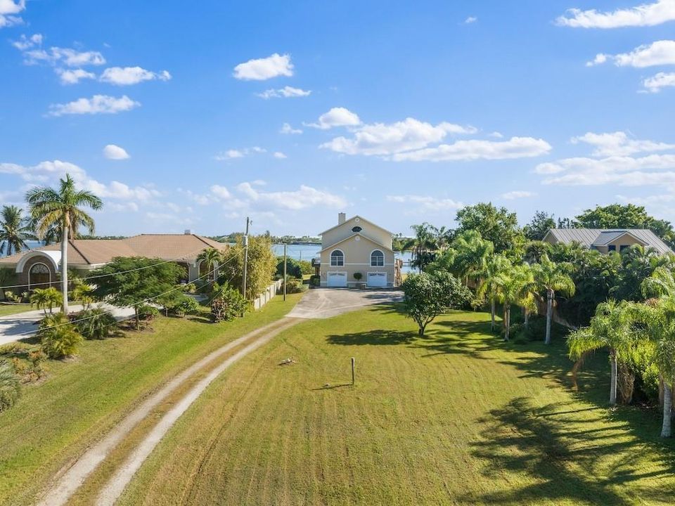 For Sale: $1,889,000 (3 beds, 2 baths, 2292 Square Feet)