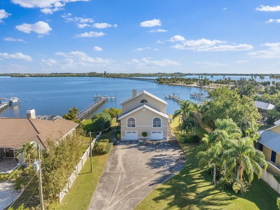 For Sale: $1,889,000 (3 beds, 2 baths, 2292 Square Feet)