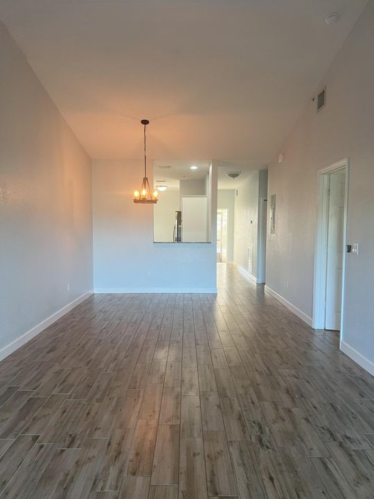 For Rent: $2,000 (2 beds, 2 baths, 1316 Square Feet)