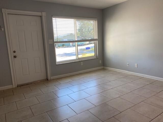 Active With Contract: $1,800 (2 beds, 1 baths, 853 Square Feet)