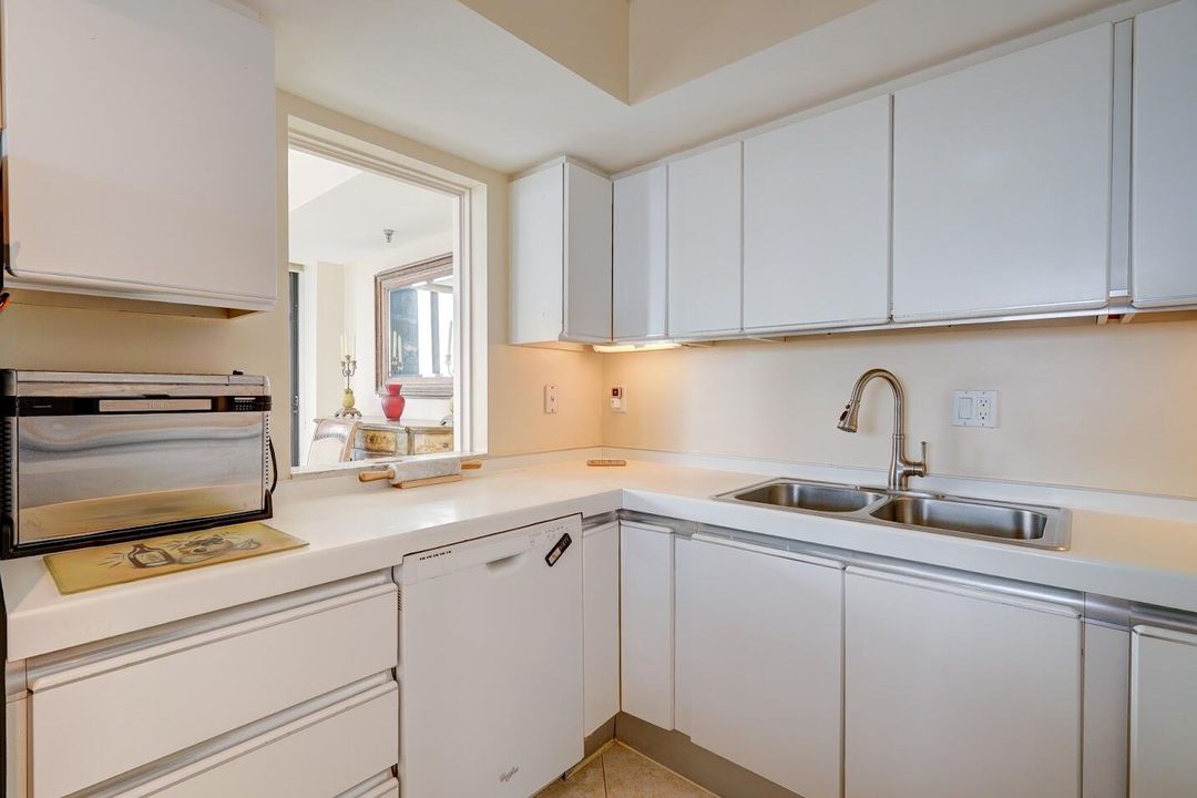 For Sale: $1,050,000 (3 beds, 2 baths, 2478 Square Feet)