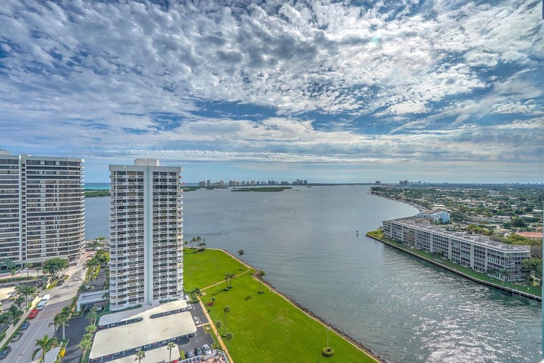 For Sale: $1,050,000 (3 beds, 2 baths, 2478 Square Feet)