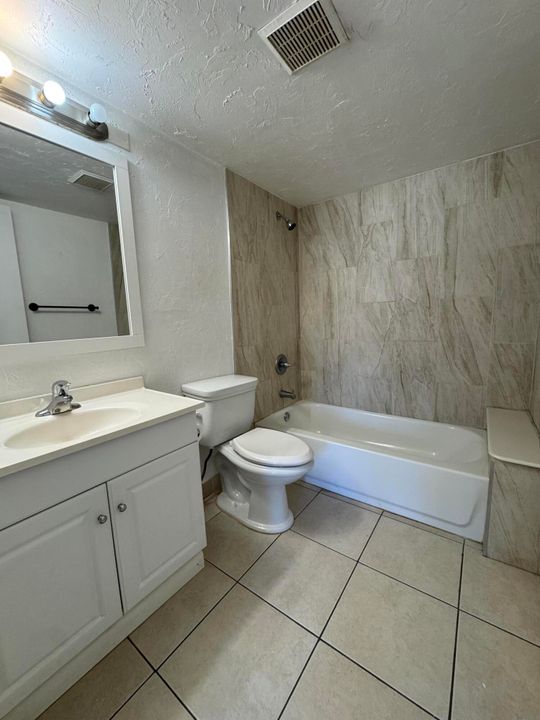 Active With Contract: $1,550 (1 beds, 1 baths, 717 Square Feet)