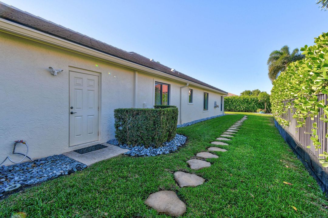 Active With Contract: $999,750 (3 beds, 2 baths, 2470 Square Feet)