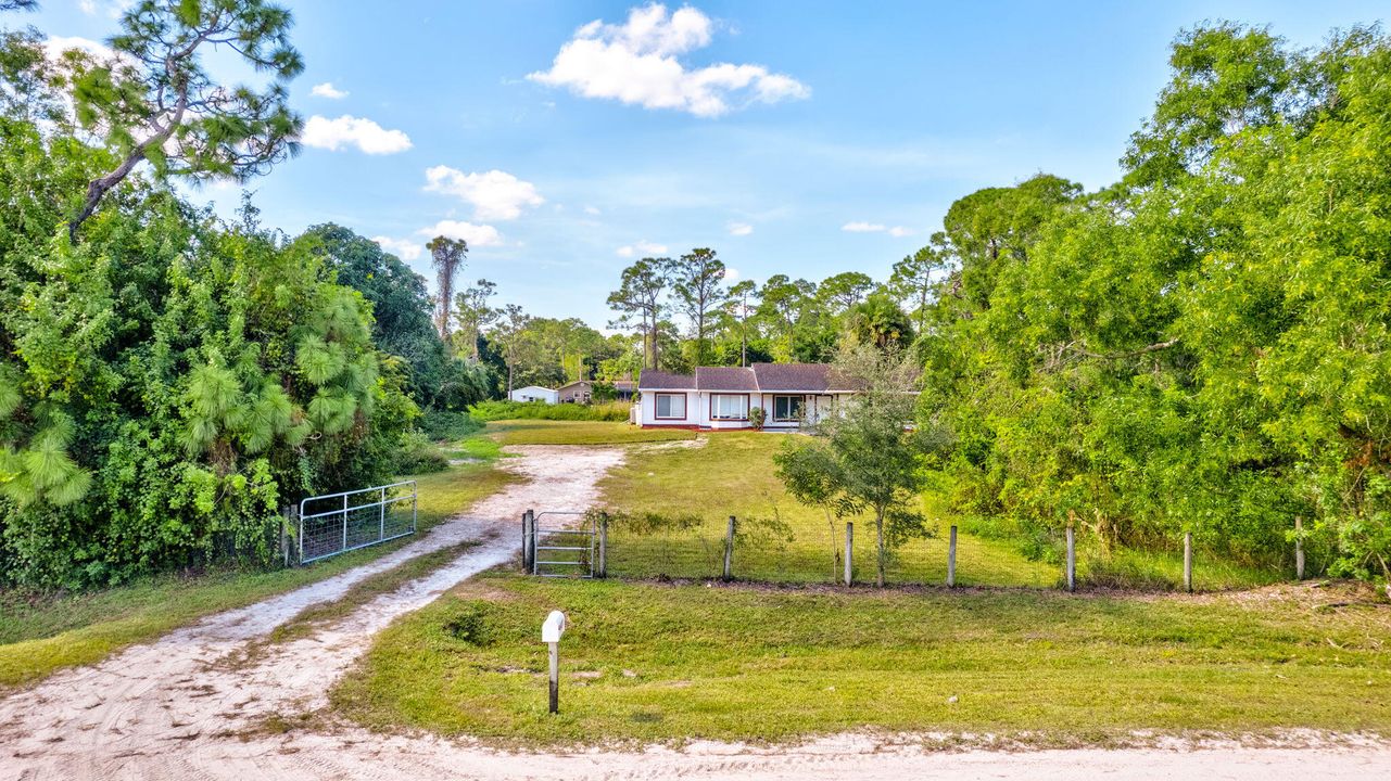 For Sale: $499,900 (3 beds, 2 baths, 1575 Square Feet)