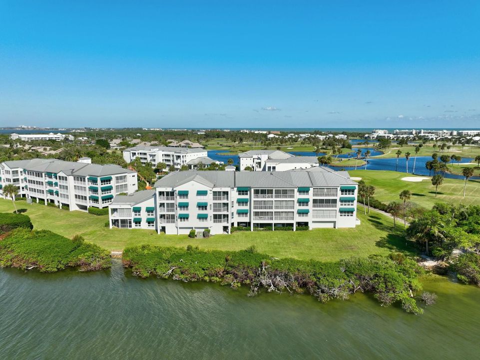 For Sale: $785,000 (2 beds, 2 baths, 1366 Square Feet)