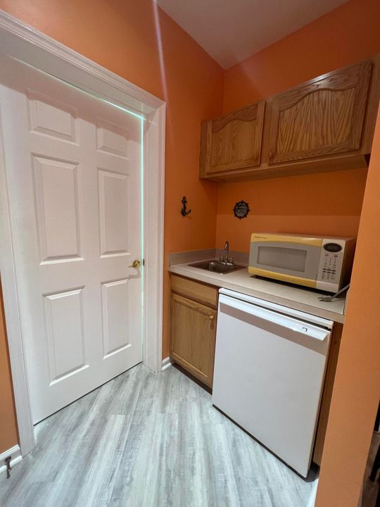 For Rent: $1,225 (1 beds, 1 baths, 400 Square Feet)