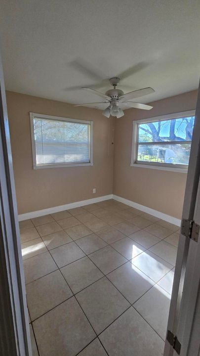 Active With Contract: $1,700 (2 beds, 1 baths, 891 Square Feet)