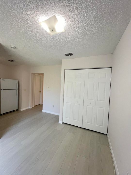 For Rent: $1,600 (2 beds, 1 baths, 990 Square Feet)