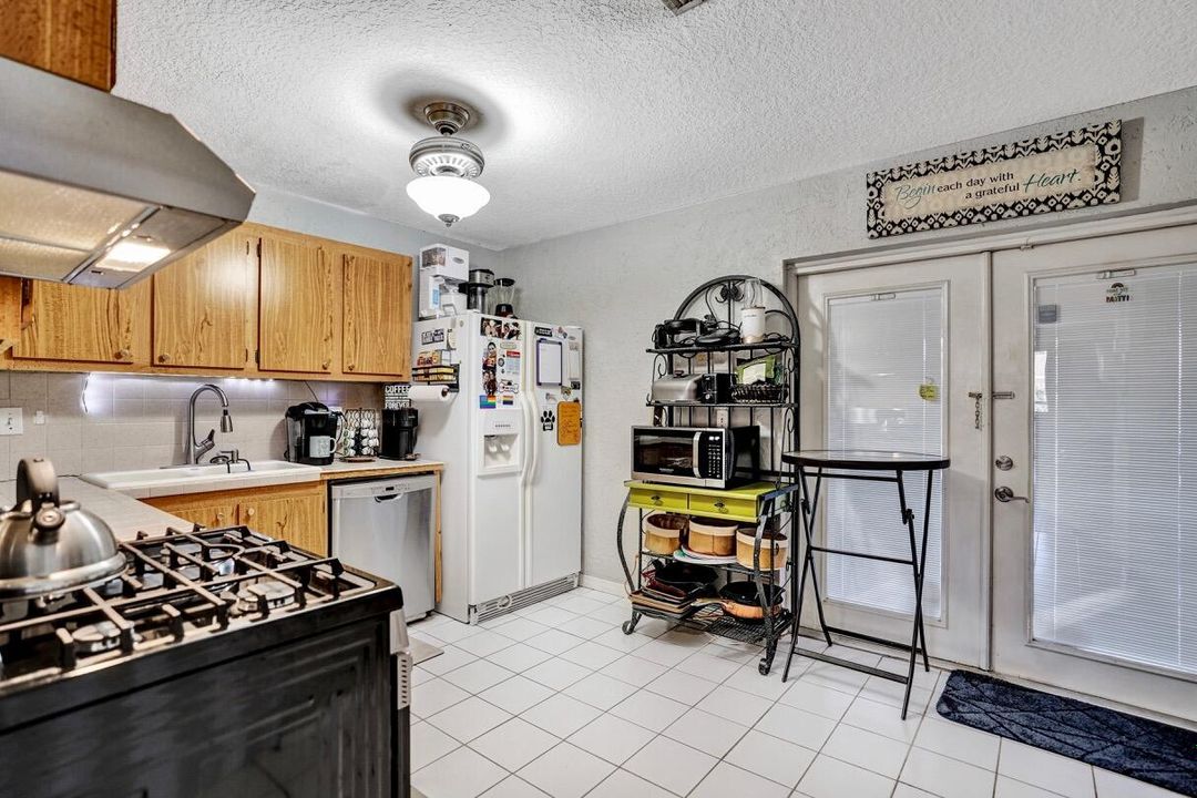 For Sale: $449,000 (3 beds, 2 baths, 1317 Square Feet)