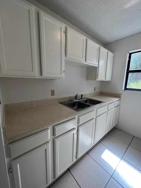 For Rent: $1,400 (1 beds, 1 baths, 750 Square Feet)