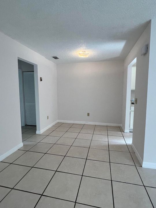 For Rent: $1,400 (1 beds, 1 baths, 750 Square Feet)