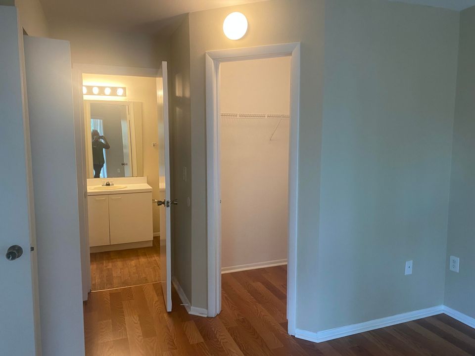 For Sale: $185,000 (1 beds, 1 baths, 745 Square Feet)