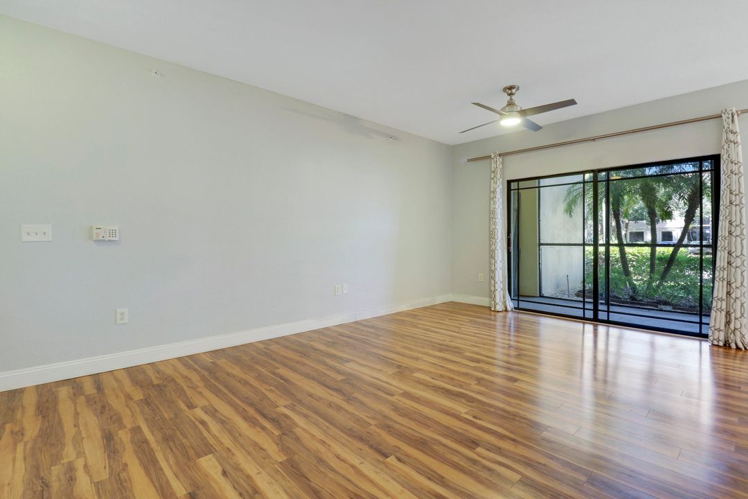 Active With Contract: $2,150 (1 beds, 1 baths, 878 Square Feet)