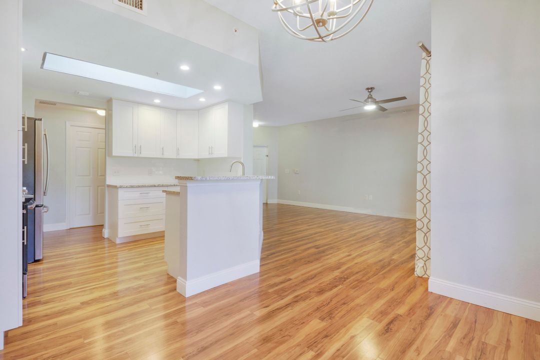 Active With Contract: $2,150 (1 beds, 1 baths, 878 Square Feet)