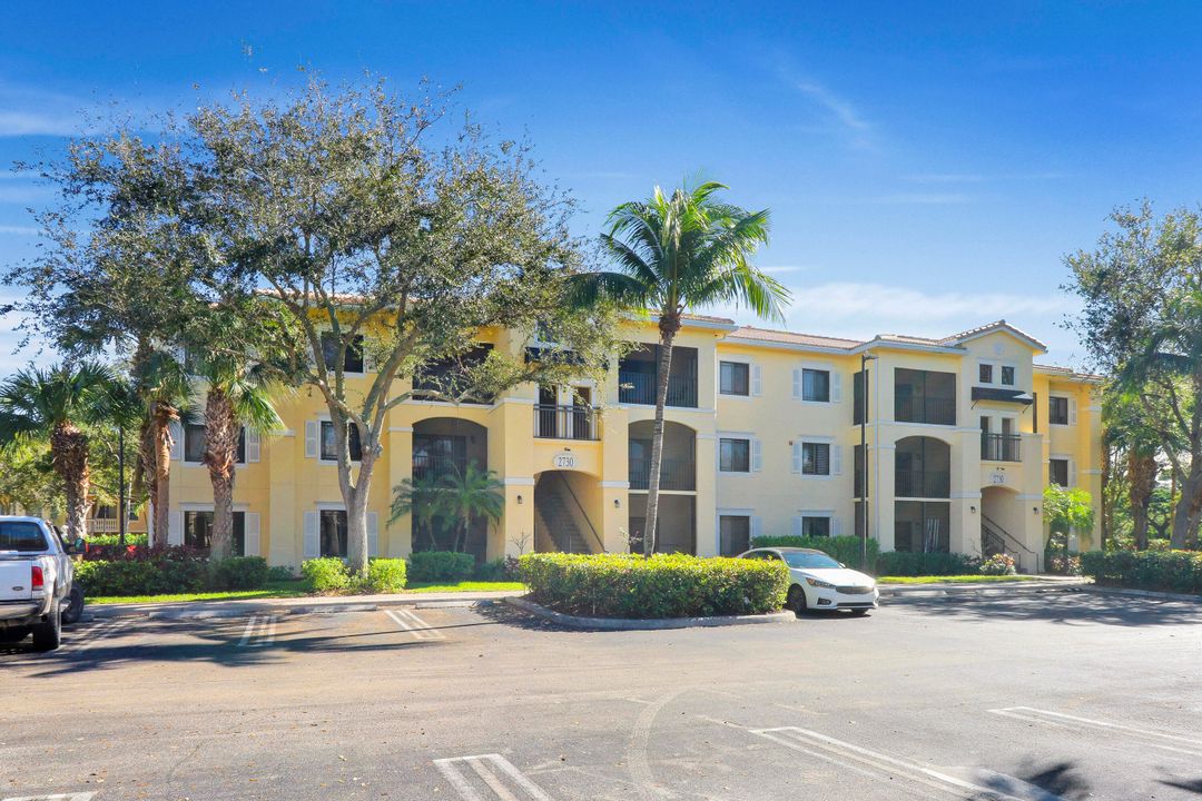 Active With Contract: $2,150 (1 beds, 1 baths, 878 Square Feet)