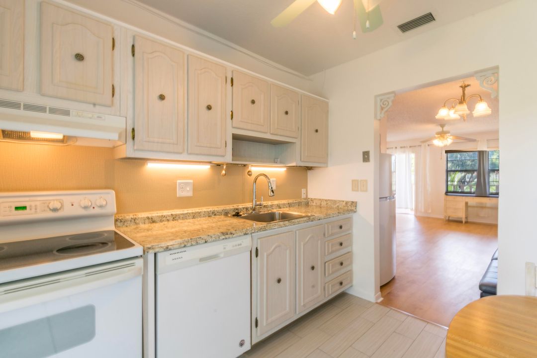 Active With Contract: $1,450 (1 beds, 1 baths, 610 Square Feet)