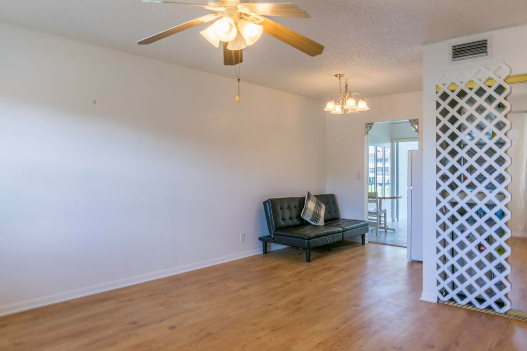 Active With Contract: $1,450 (1 beds, 1 baths, 610 Square Feet)