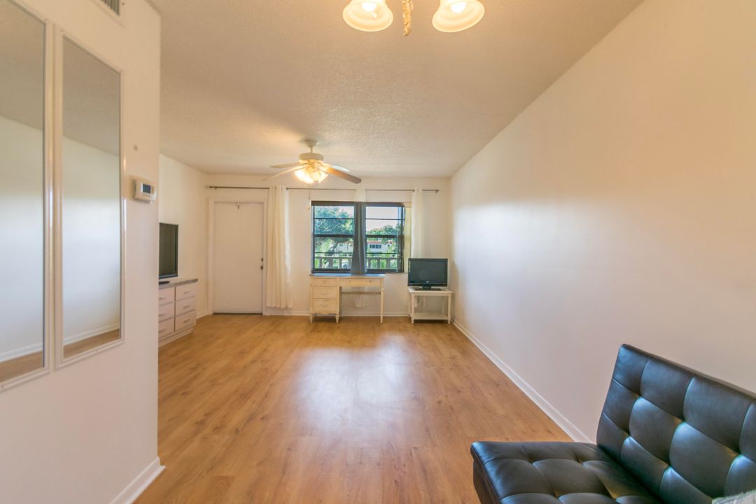 Active With Contract: $1,450 (1 beds, 1 baths, 610 Square Feet)