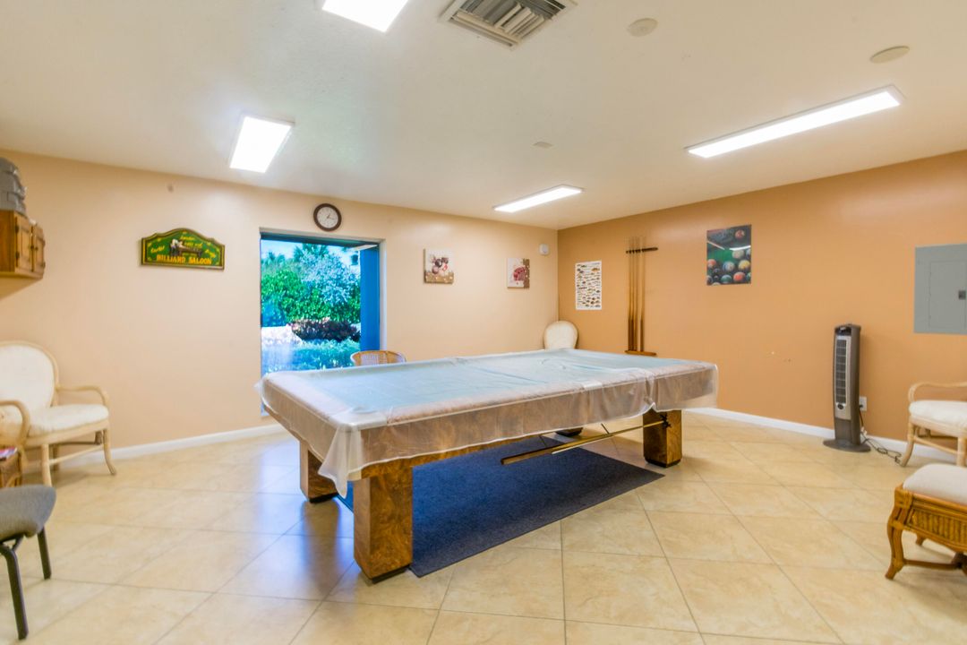 Active With Contract: $1,450 (1 beds, 1 baths, 610 Square Feet)