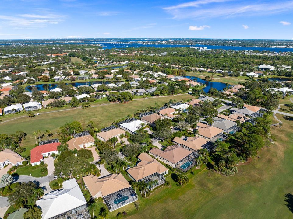 For Sale: $799,900 (3 beds, 3 baths, 2584 Square Feet)