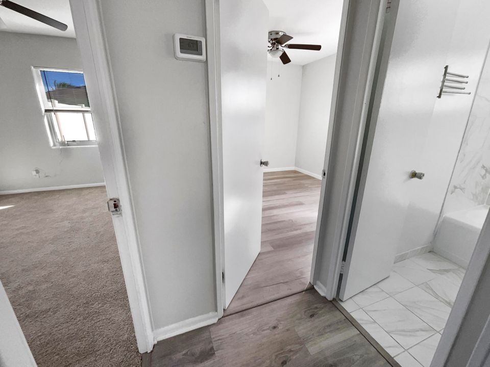 For Sale: $325,000 (2 beds, 1 baths, 876 Square Feet)