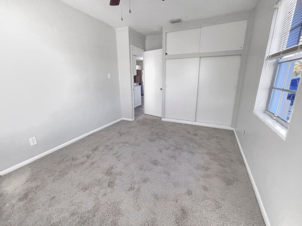 For Sale: $325,000 (2 beds, 1 baths, 876 Square Feet)