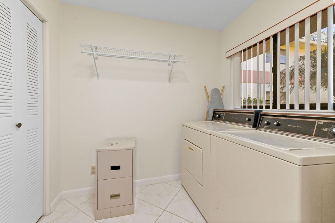 For Sale: $209,000 (2 beds, 2 baths, 1150 Square Feet)