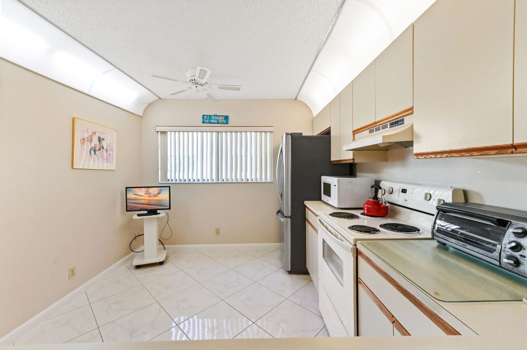 For Sale: $209,000 (2 beds, 2 baths, 1150 Square Feet)