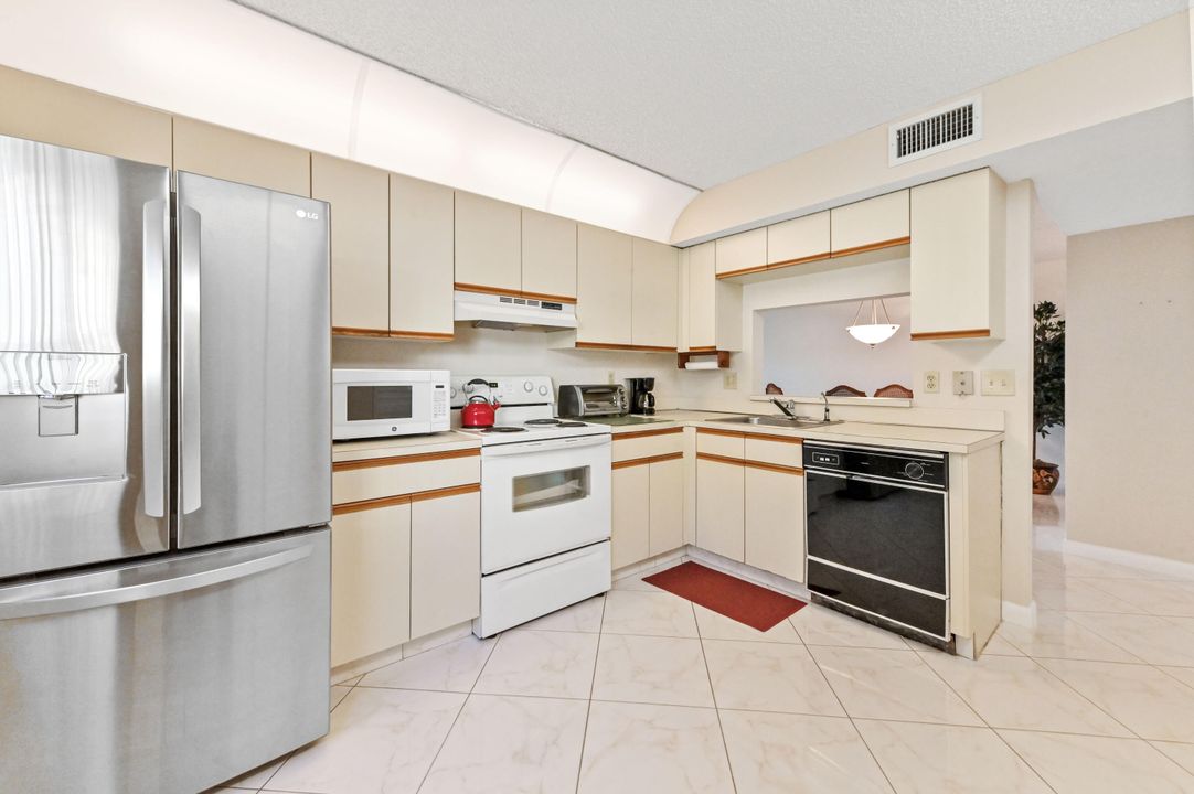 For Sale: $209,000 (2 beds, 2 baths, 1150 Square Feet)