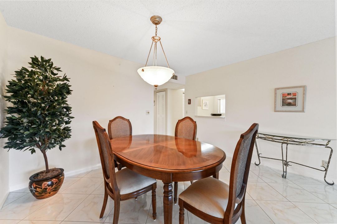 For Sale: $209,000 (2 beds, 2 baths, 1150 Square Feet)