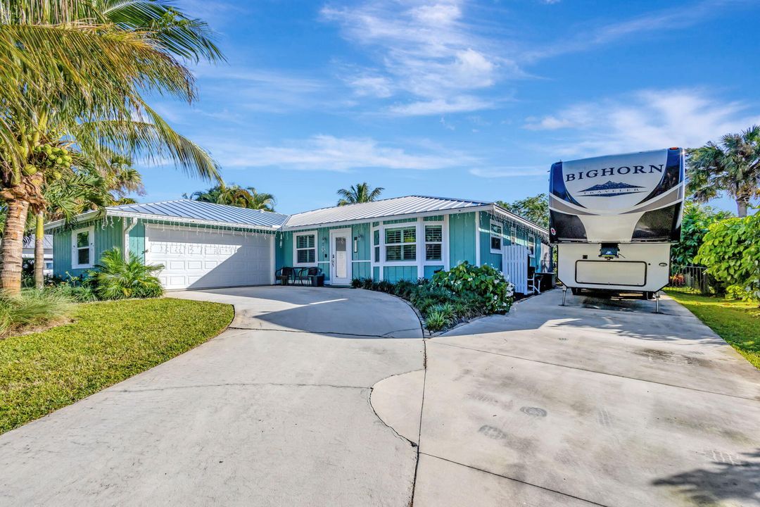 For Sale: $775,000 (3 beds, 2 baths, 1678 Square Feet)