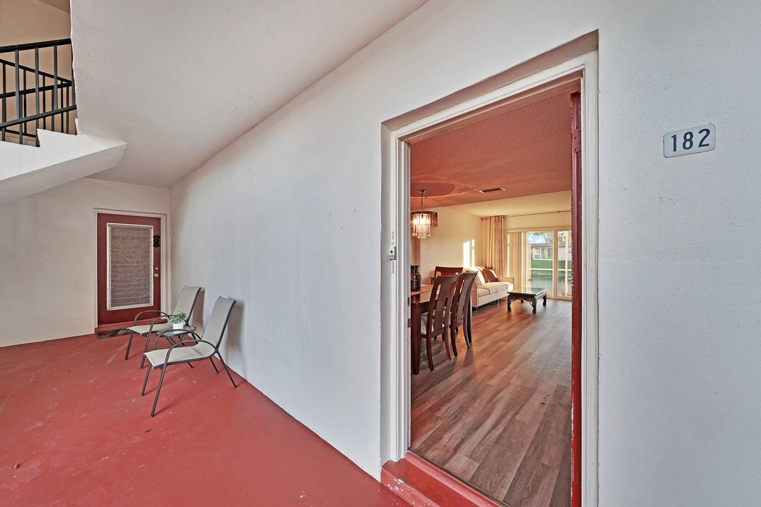 For Sale: $164,000 (2 beds, 2 baths, 888 Square Feet)