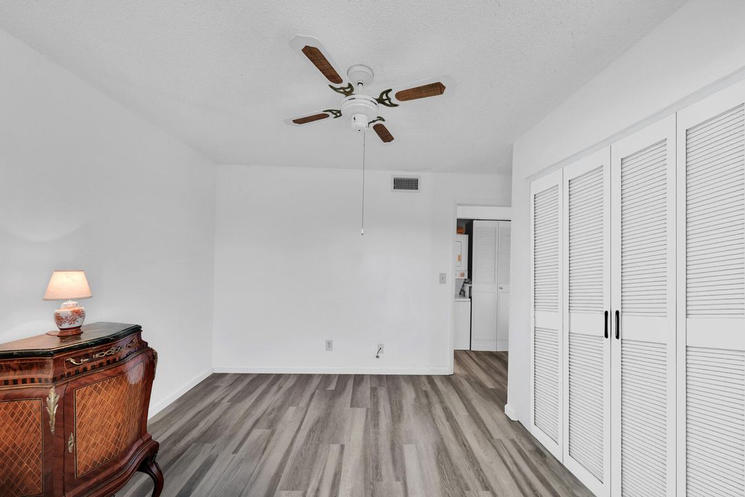 For Sale: $164,000 (2 beds, 2 baths, 888 Square Feet)